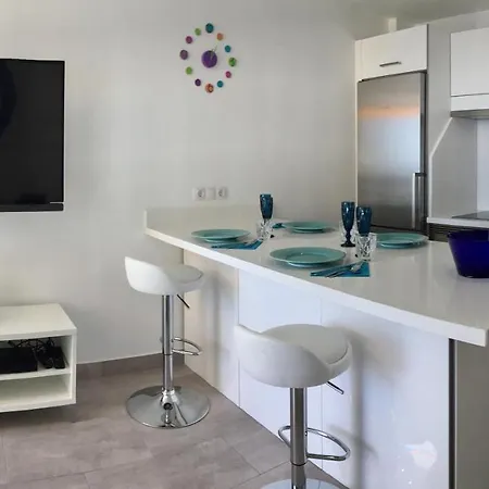 Modern With Sea Views And Fast Fiber Wifi Apartment *